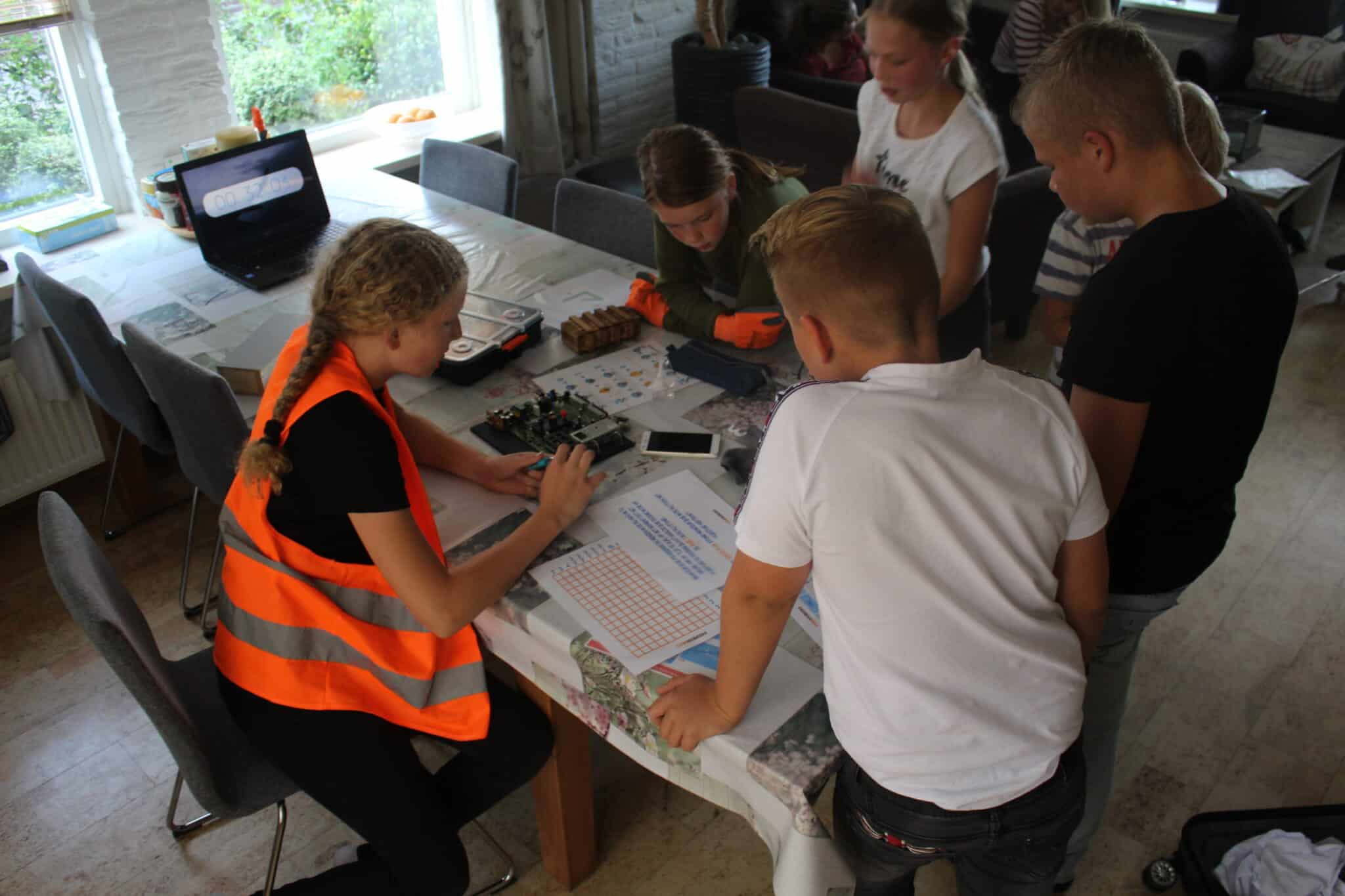 Escape room voor thuis Vlucht | Escape box voor kinderen en kinderfeestjes