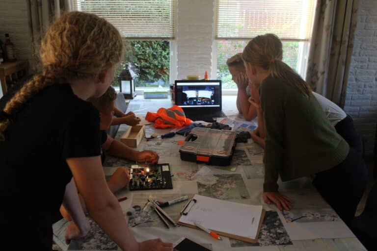 Escape room voor thuis Vlucht 523 Escape kinderfeestje thuis