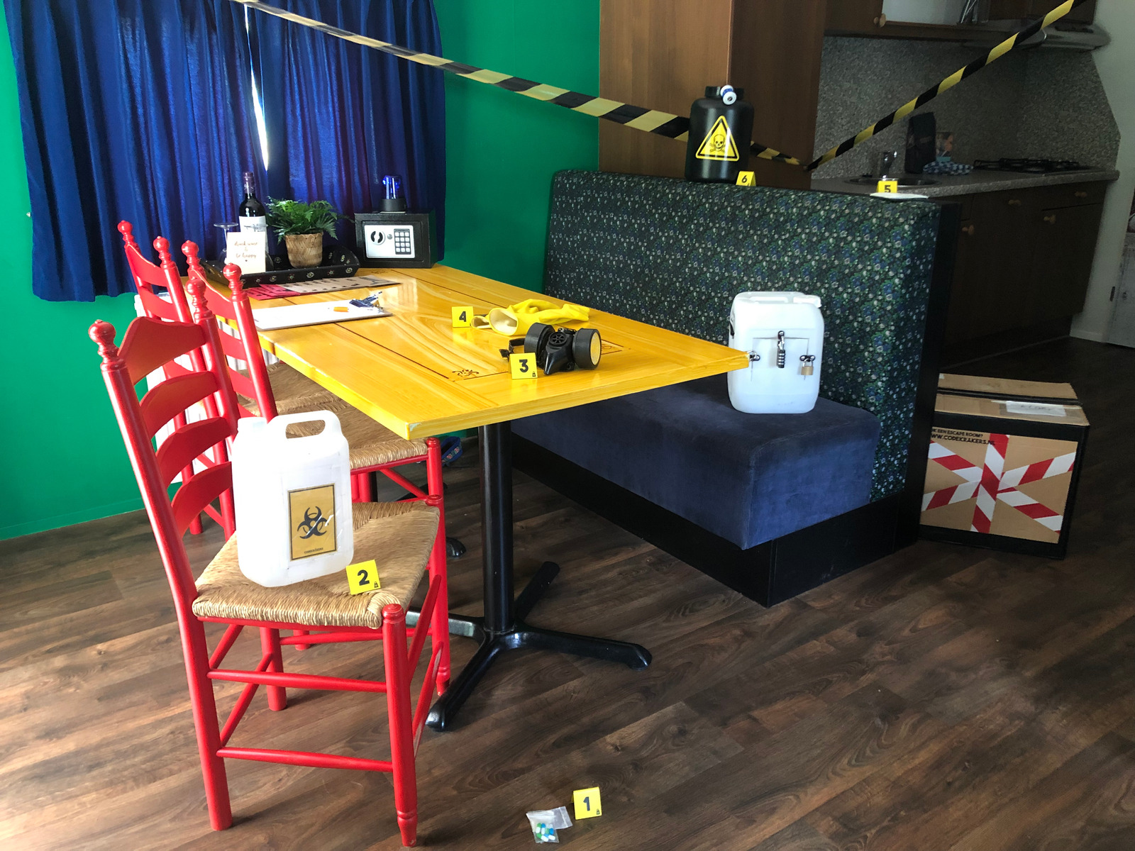 Escape room camping in bungalow