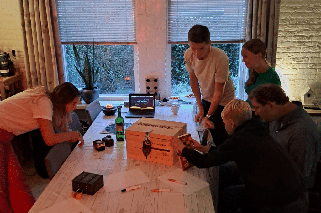 Escape room voor thuis Brandgeheim spelers