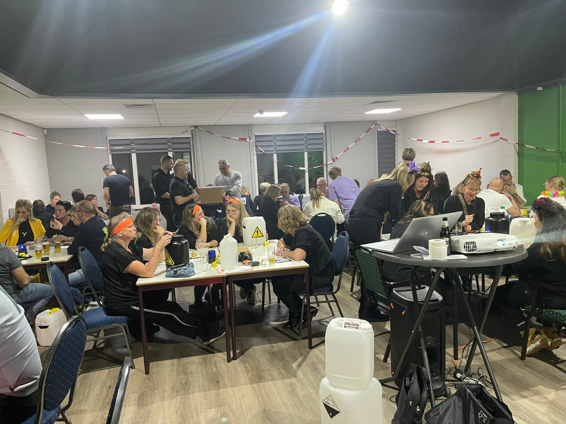 Escape rooms met veel personen op locatie in dorpshuis