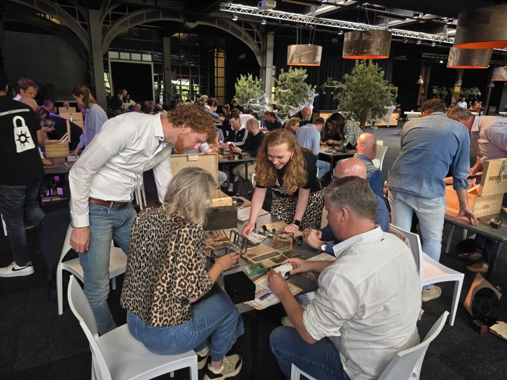 Team spelers tijdens de escape room